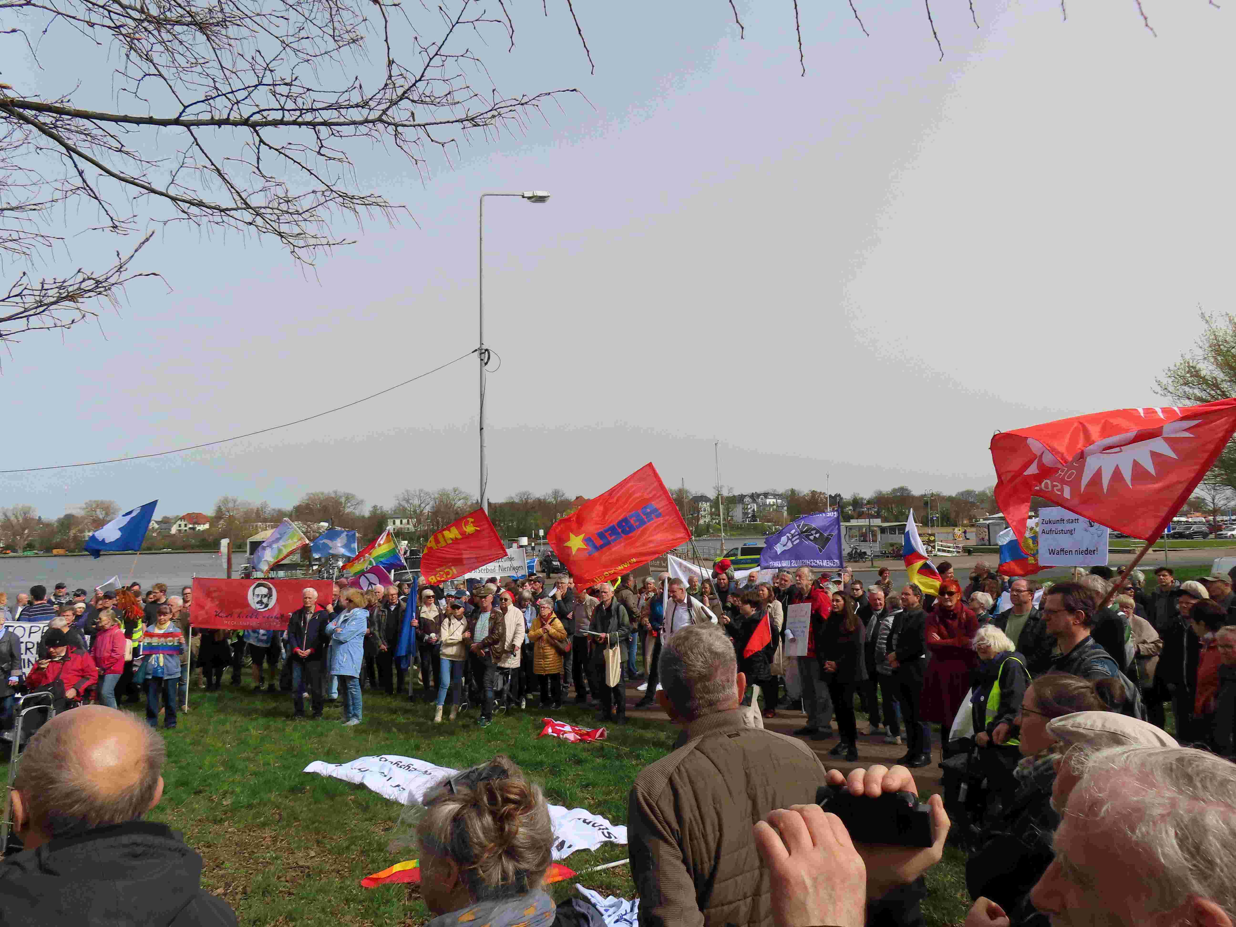 Auftaktskundgebung am Mahnmal der revolutionären Matrosen am Kaputzenhof Rostock