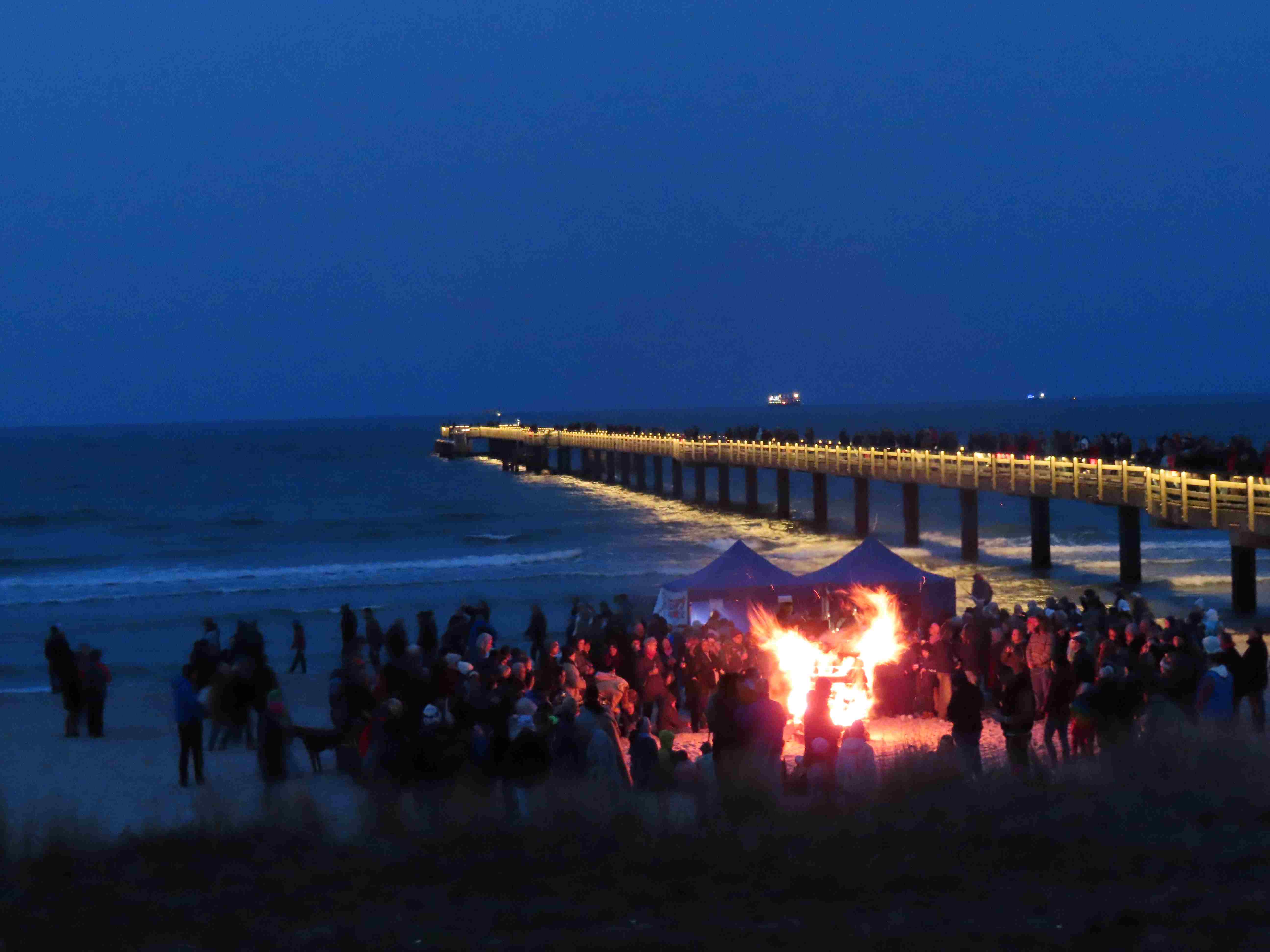 Osterfeuermeile am Strand von Binz