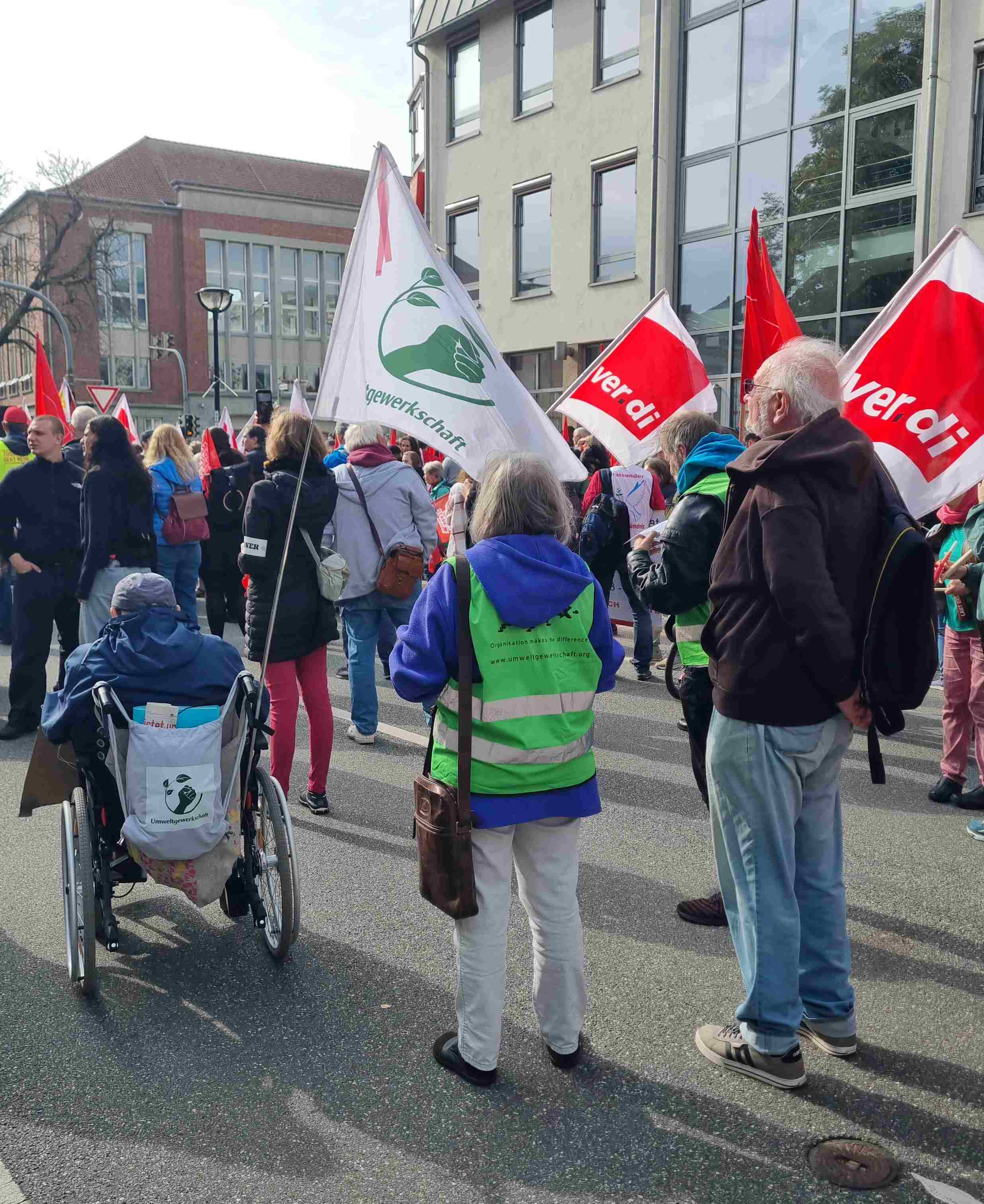 003 20260926 es beginnt ca. 800 bis 1000 Menschen