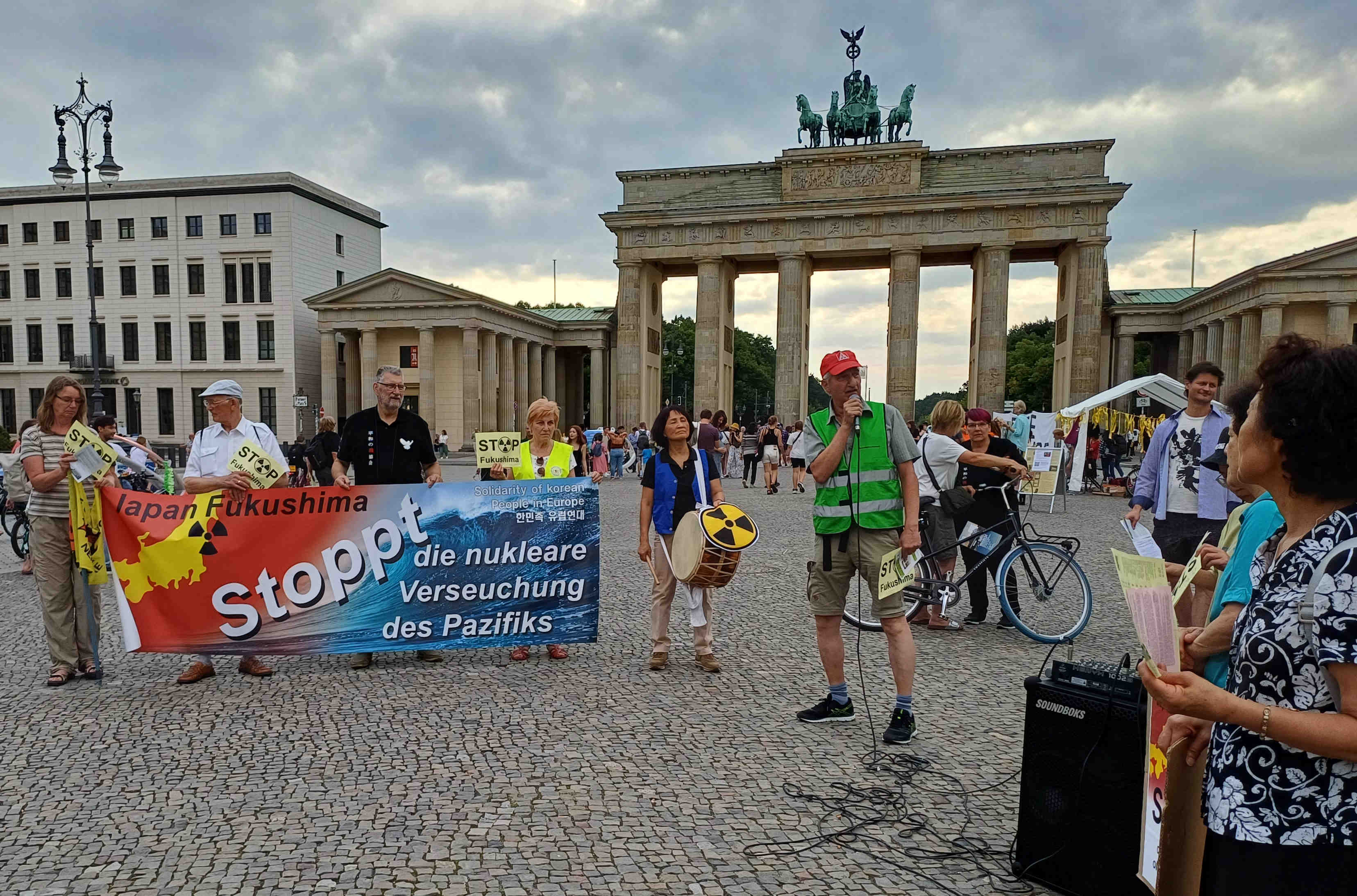 Fukushima Protest BB Tor Berlin 25.8.23 01